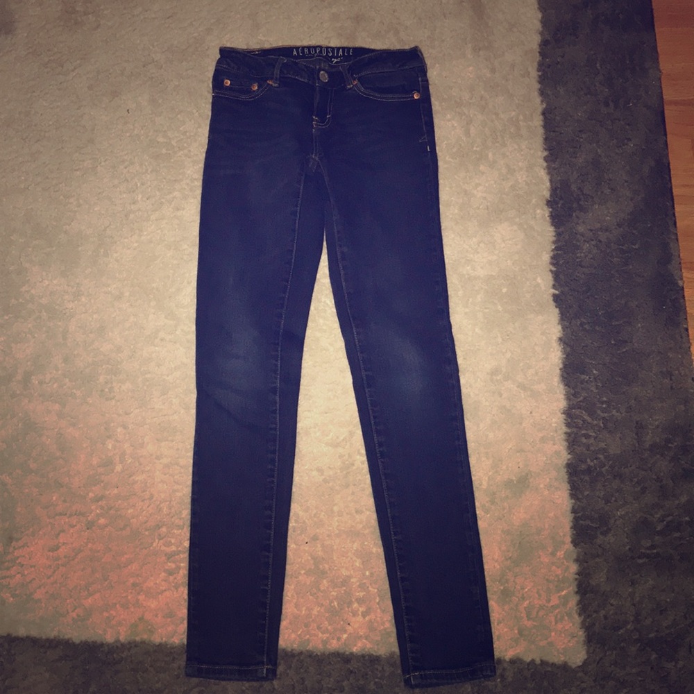 I am selling these Aeropostale blue skinny jeans.